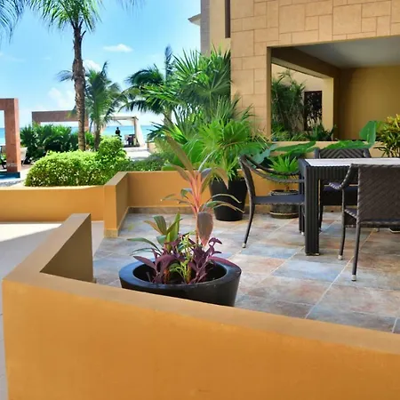 El Faro Ground Level Reef 106 Aparthotel